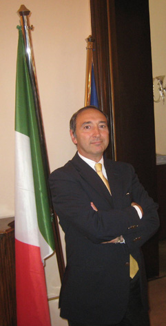 J. E. Pasquale D'Avino - velvyslanec Italsk republiky v Praze (zštita Festivalu Brikcius 2013)