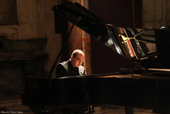 http://www.GiuseppeDevastato.it - Giuseppe Devastato, italský klavírista a skladatel, koncert v Nole 2010 (fotografie Chiara Pepino)