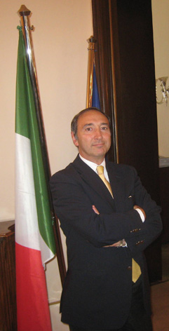 J. E. Pasquale D'Avino - velvyslanec Italské republiky v Praze (záštita Festivalu Brikcius 2013)