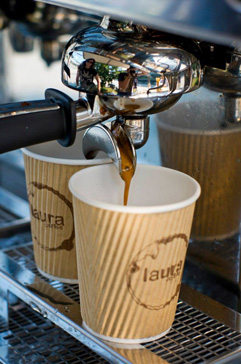 http://www.LauraCoffee.cz - Rodinn pražrna kvy LAURA COFFEE - Čerstvě pražen kva u Vs doma - oficiln kva Festivalu Brikcius