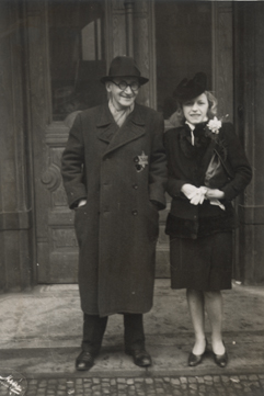 Jiř Weil & Olga Weilov (svatebn fotografie, 4. 3. 1942) - zapůjčeno archvem Pamtnku nrodnho psemnictv