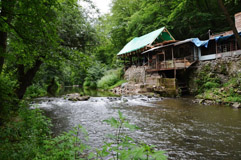 http://www.KovarovoUdoli.cz - Obřansk Obr Brno 2012, setkn Uměleckch kovřů a řemeslnků, Mln a kovrna na cyklostezce z Brna/Obřan do Blovic nad Svitavou (Foto Marek Hlavica, 2012)