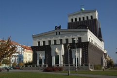 http://www.SrdcePane.cz - Kostel Nejsvětějšho srdce Pně Josip Plečnik (1872 - 1957), fotografie Petr Šmerkl, Wikipedia
